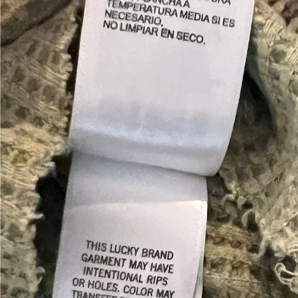 Lucky Brand
Women’s
Large
Celery Green Colored
Long sleeve Henley - Picture 8 of 11